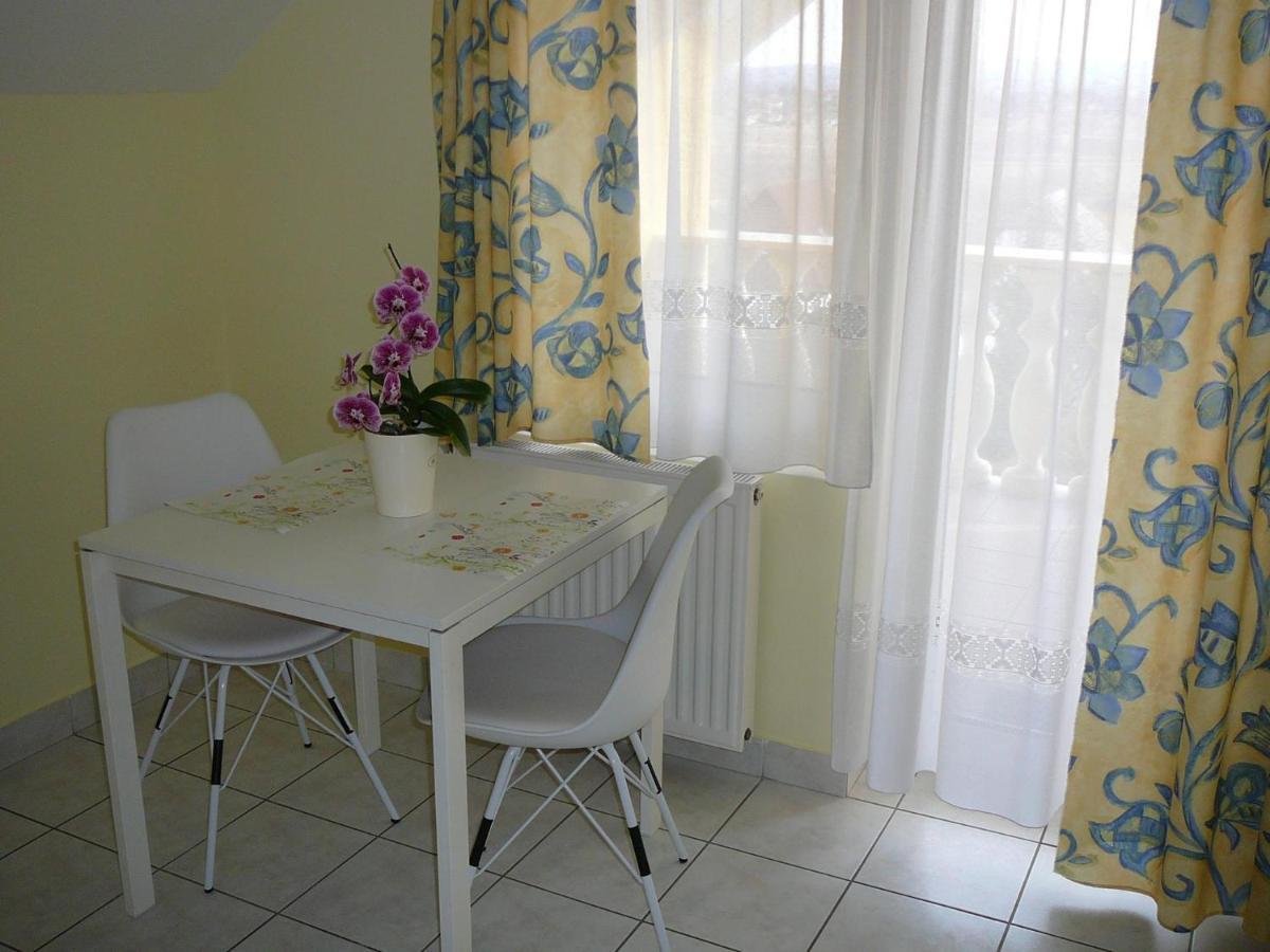 Apartments In Alsopahok/Balaton 27597 Экстерьер фото